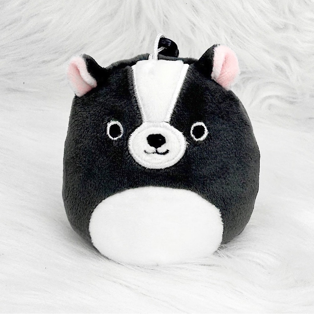NWT Skyler the Skunk squishmallow clip !!